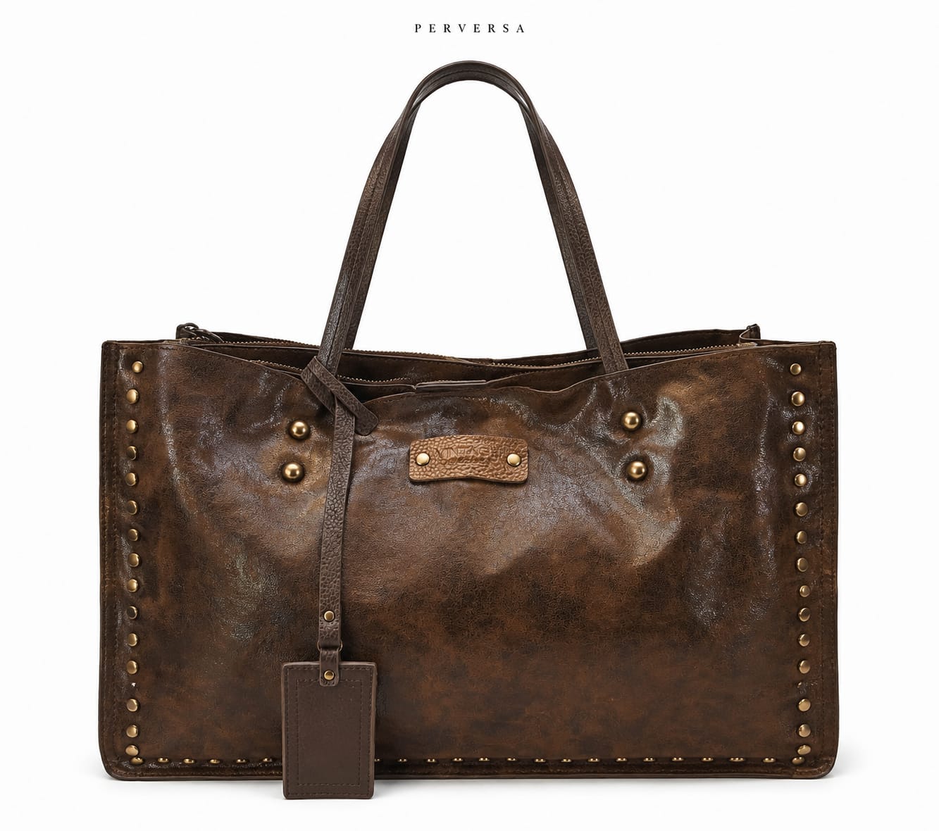 Bolso shopper chocolate con tachuelas metálicas