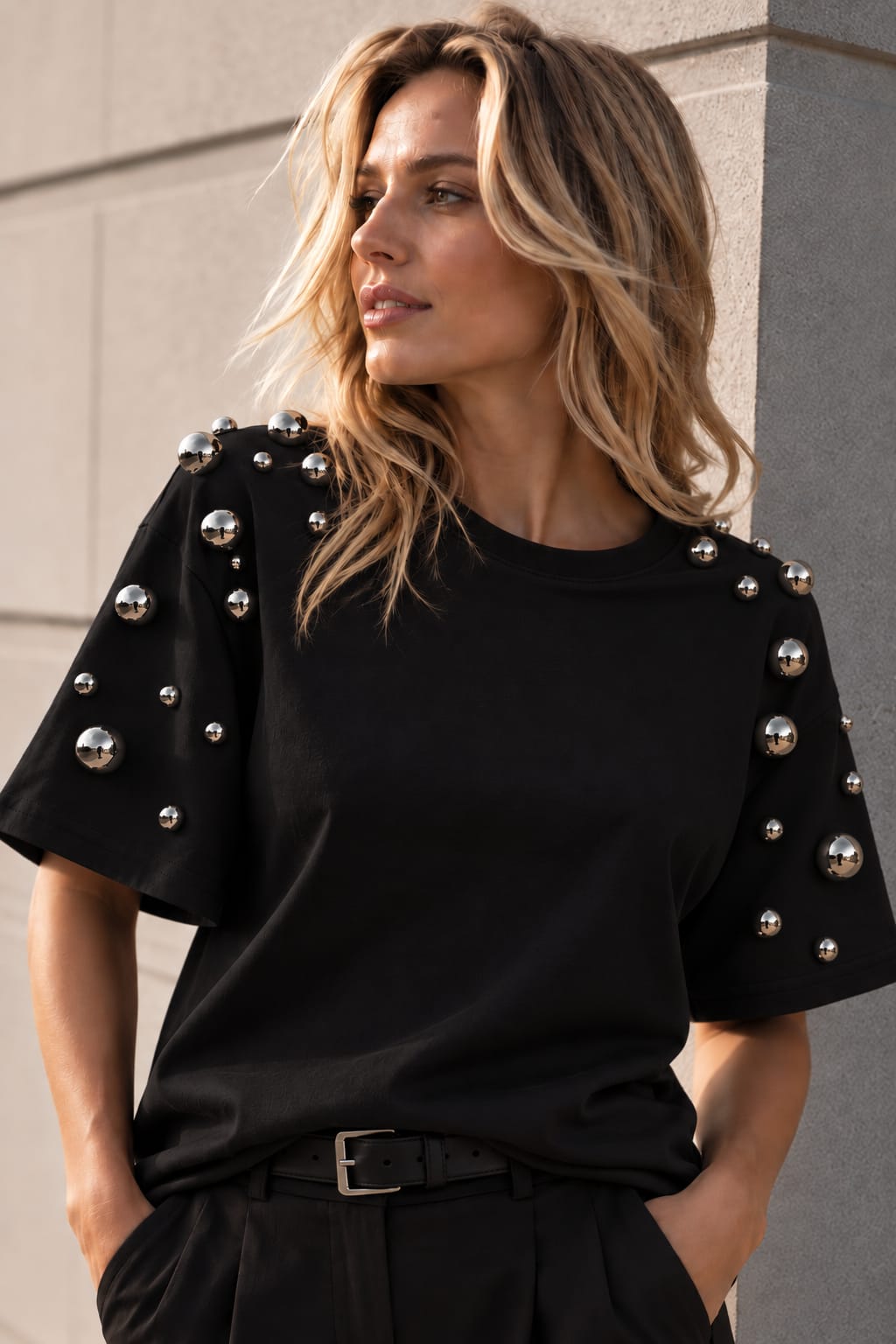 Camiseta oversize con apliques metálicos